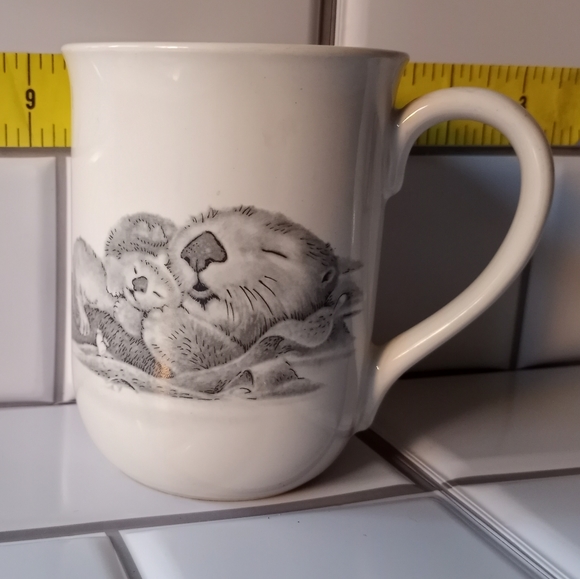 Otagiri Mother and Baby Otters Mug - Picture 4 of 4